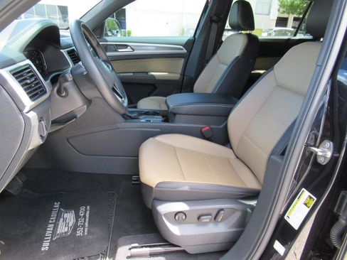Used 2022 Volkswagen Atlas Cross Sport SE FWD image 17
