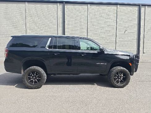 Used 2021 Chevrolet Suburban LS w/ Max Trailering Package AWD/4WD image 2