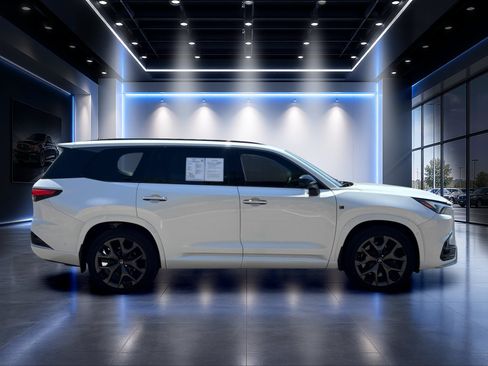 Used 2025 Lexus TX 500h AWD w/ Technology Package image 3