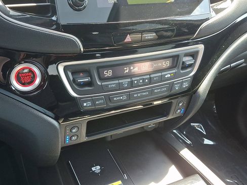 Used 2025 Honda Passport Black Edition image 17