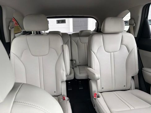 Used 2025 Kia Sorento EX AWD/4WD image 13