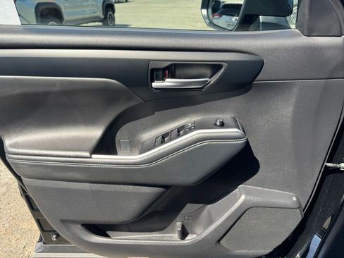 Used 2025 Toyota Highlander XSE image 18