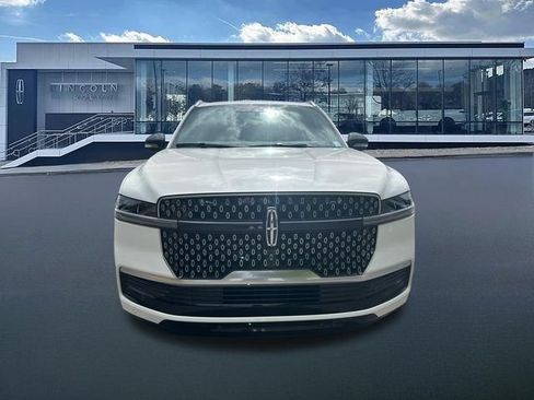 New 2026 Lincoln Navigator Reserve AWD/4WD image 2