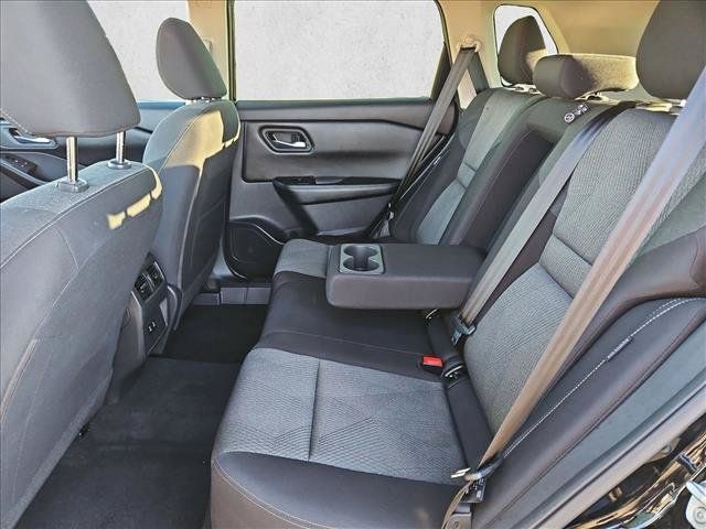 Used 2024 Nissan Rogue SV FWD image 24