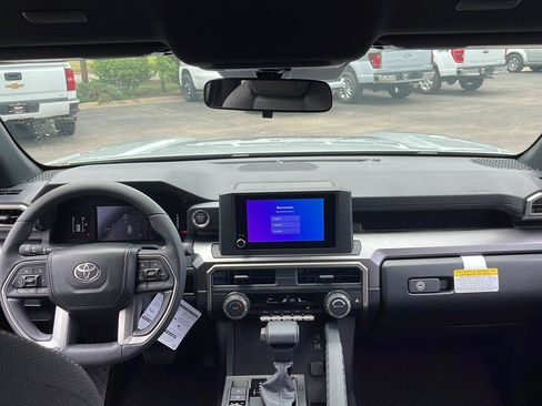 New 2026 Toyota 4Runner SR5 AWD/4WD image 14