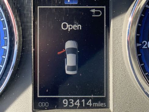 Used 2017 Toyota Corolla SE image 33