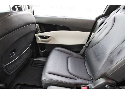 Certified 2024 Kia Carnival EX FWD image 13