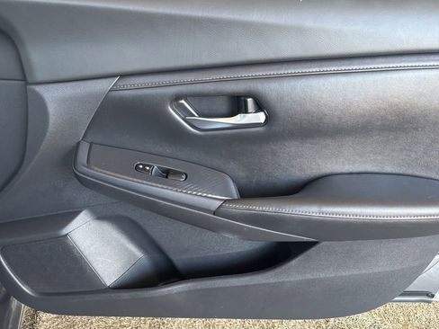 Used 2022 Nissan Sentra SV FWD image 17