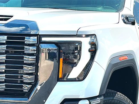 Used 2024 GMC Sierra 3500 Denali Ultimate AWD/4WD image 4