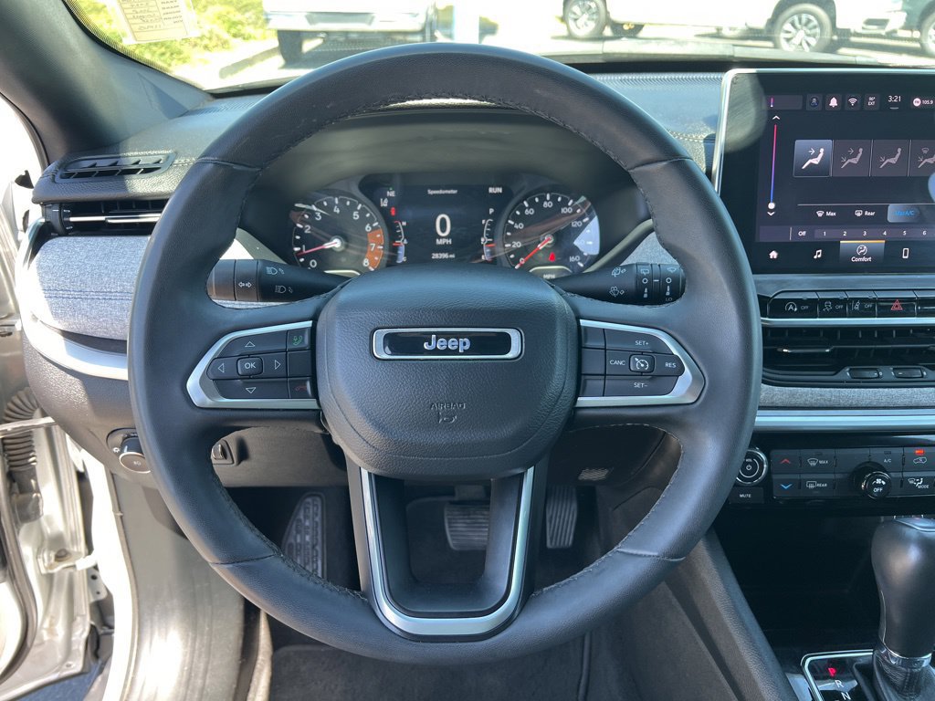 Used 2024 Jeep Compass Latitude AWD/4WD image 32