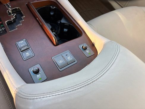 Used 2012 Lexus LS 460 AWD image 25