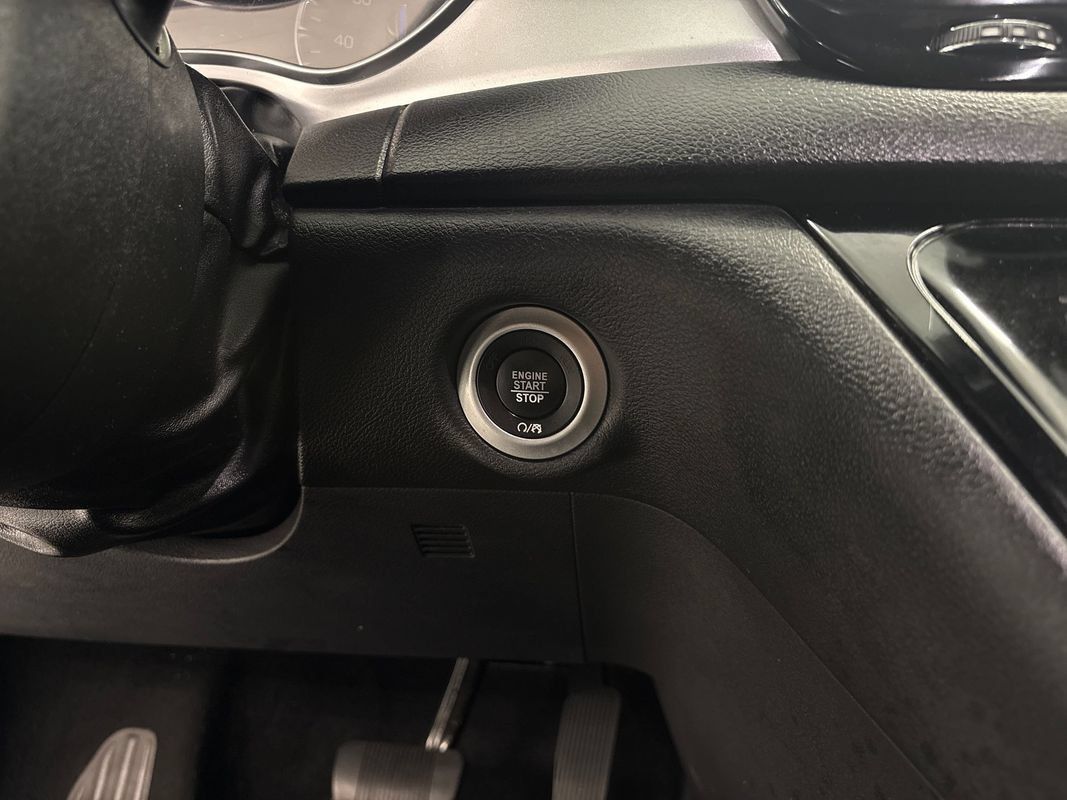 Used 2019 Chrysler Pacifica Touring-L Plus w/ Advanced Safetytec Group FWD image 34