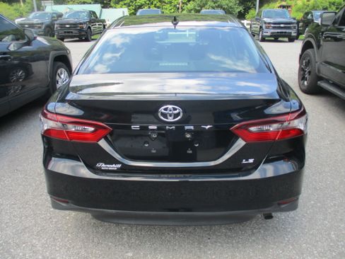 Used 2024 Toyota Camry LE FWD image 5
