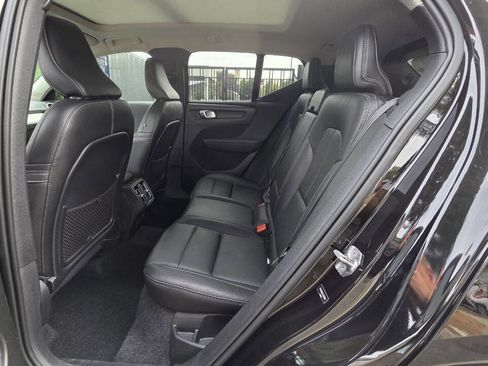 Used 2020 Volvo XC40 T5 Momentum w/ Protection Package Premier image 10