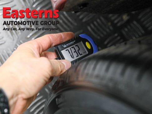 Used 2025 Toyota Camry SE w/ Convenience Package image 26