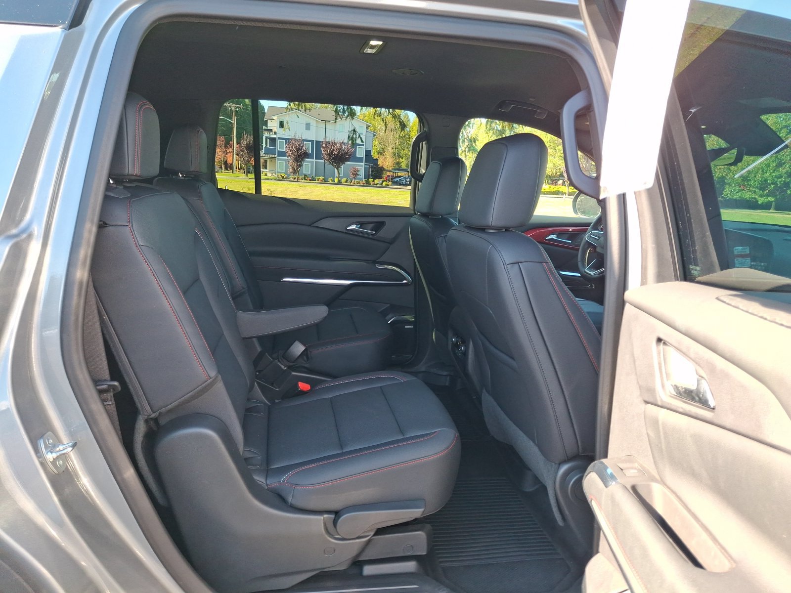 Used 2024 Chevrolet Traverse Z71 w/ Enhanced Driving Package AWD/4WD image 23