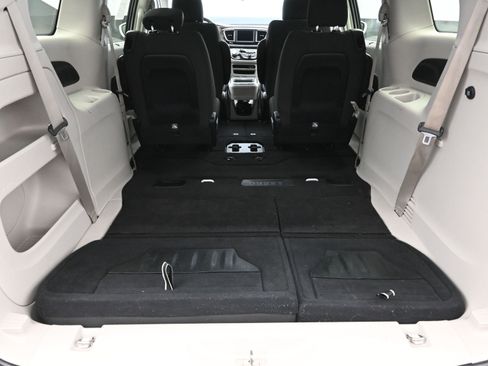 Used 2018 Chrysler Pacifica Touring Plus w/ Tire & Wheel Group image 27