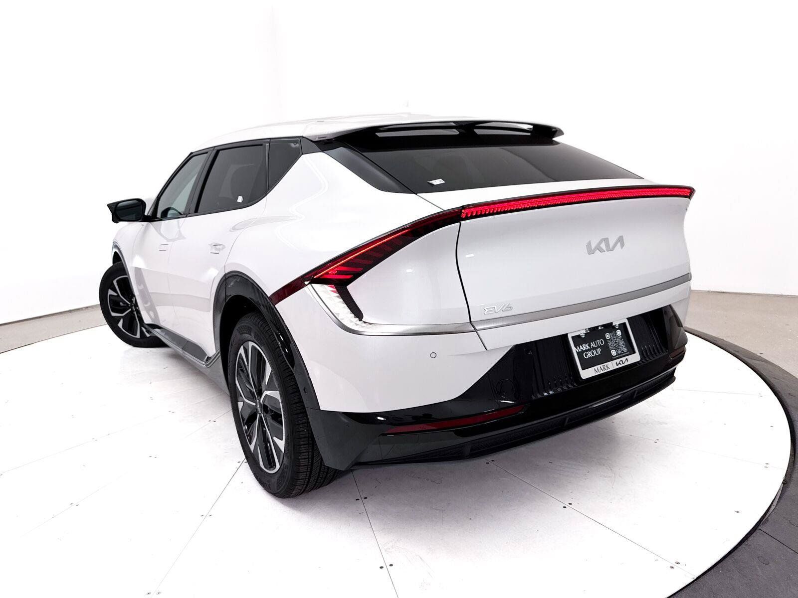 Used 2024 Kia EV6 Wind w/ Wind Technology Package AWD/4WD image 8