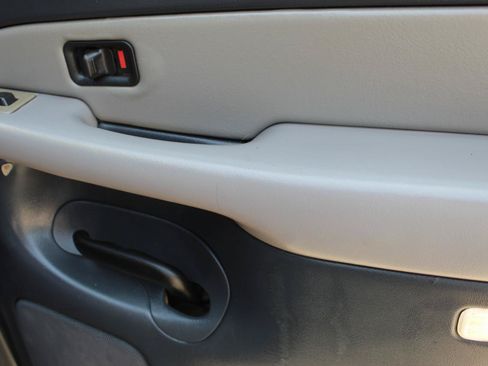 Used 2002 Chevrolet Suburban LS RWD image 14