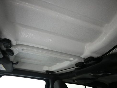 Used 2021 Jeep Gladiator Overland w/ Cold Weather Group image 11