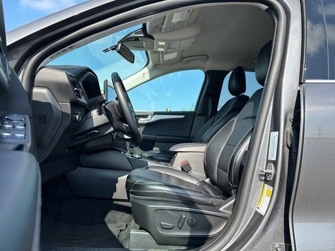 Used 2024 Ford Escape Platinum w/ Class II Trailer Tow Package AWD/4WD image 9