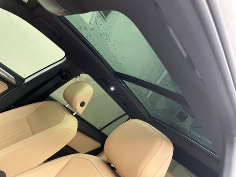 Used 2024 Volkswagen Tiguan SE R-Line image 5