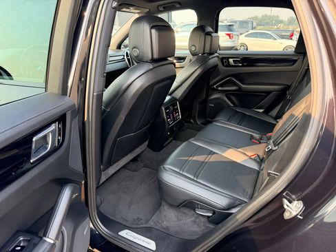 Used 2019 Porsche Cayenne AWD/4WD image 17