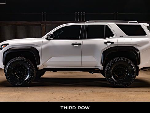 Used 2025 Toyota 4Runner SR5 AWD/4WD image 6