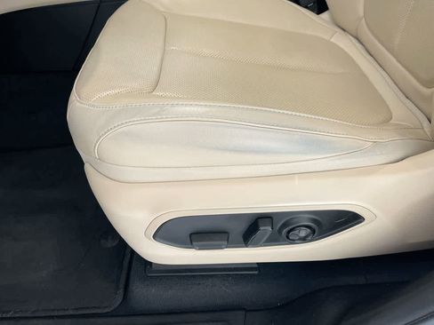 Used 2023 Jeep Grand Cherokee L Limited w/ Luxury Tech Group II image 12