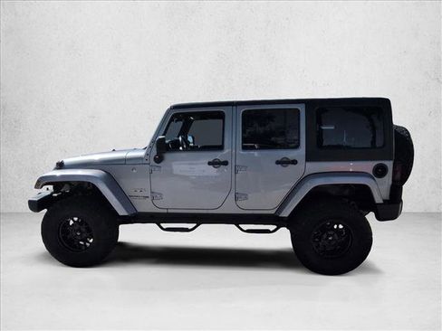 Used 2018 Jeep Wrangler Unlimited Sahara image 9