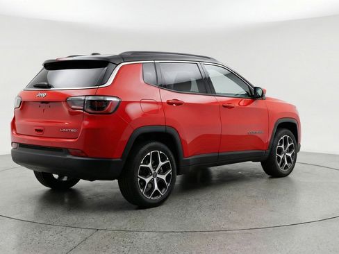 Used 2025 Jeep Compass Limited image 9