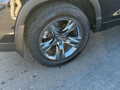 Used 2018 Toyota Highlander Limited Platinum image 8