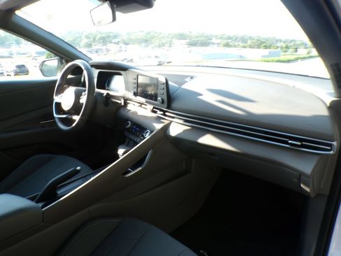 Certified 2025 Hyundai Elantra Sport FWD image 14