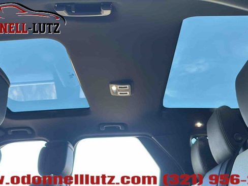 Used 2024 Land Rover Discovery Dynamic SE AWD/4WD image 20