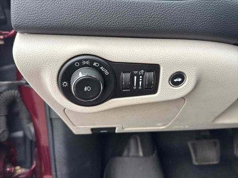 Used 2015 Chrysler 200 C image 11