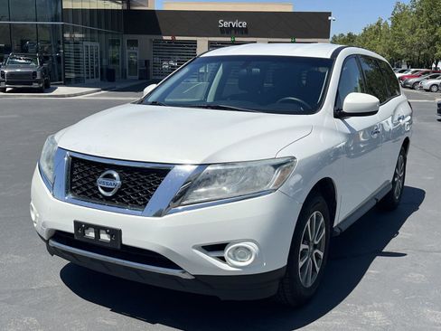 Used 2013 Nissan Pathfinder S AWD/4WD image 2