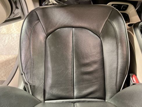 Used 2020 Chrysler Pacifica Limited image 22