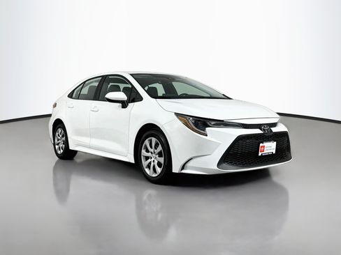 Certified 2022 Toyota Corolla LE FWD image 1