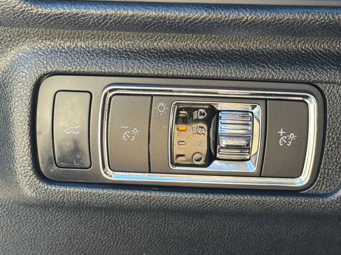 Used 2022 Lincoln Corsair FWD w/ Premium Package image 24
