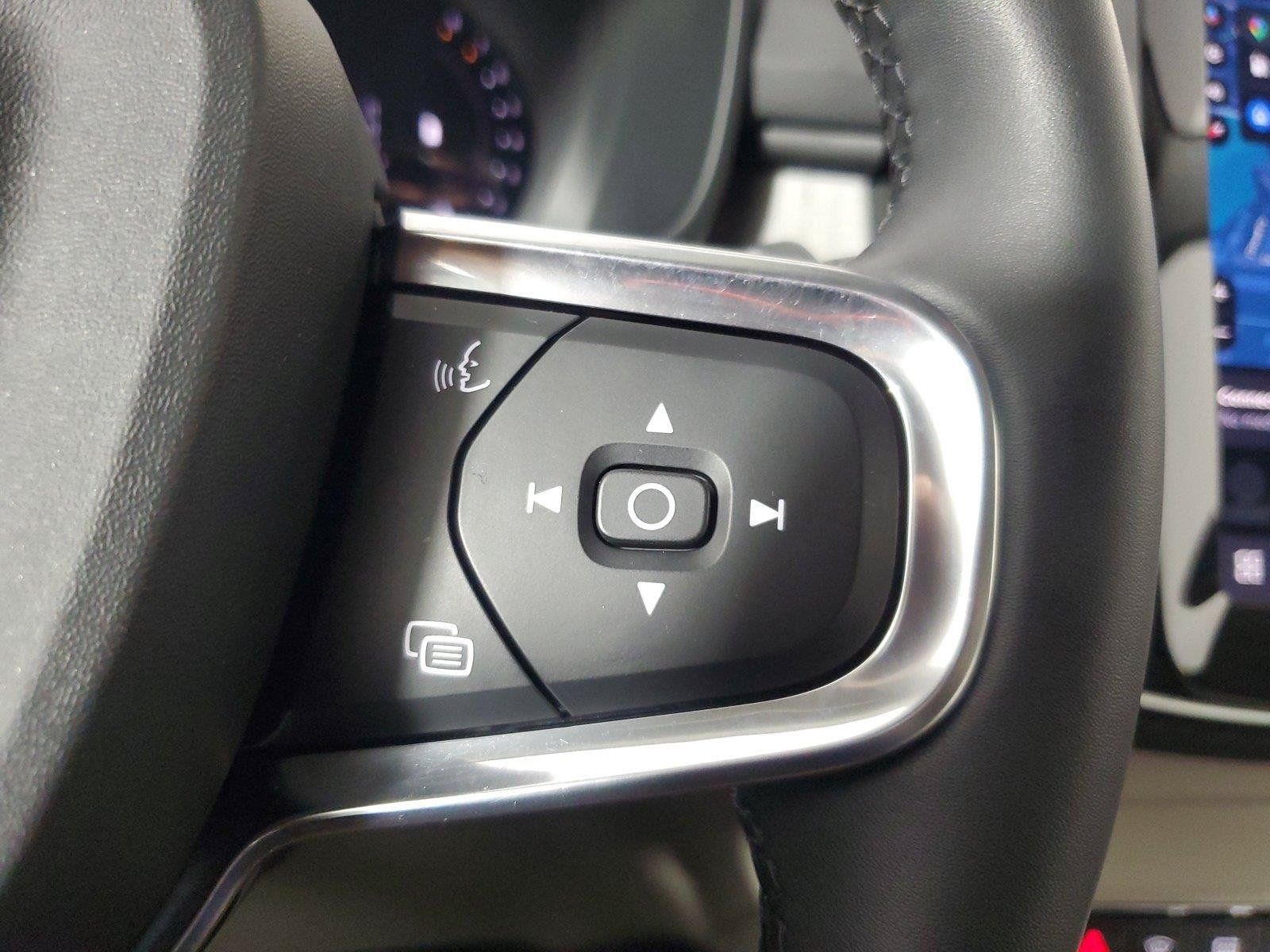 Certified 2024 Volvo XC40 B5 Plus w/ Climate Package AWD/4WD image 26