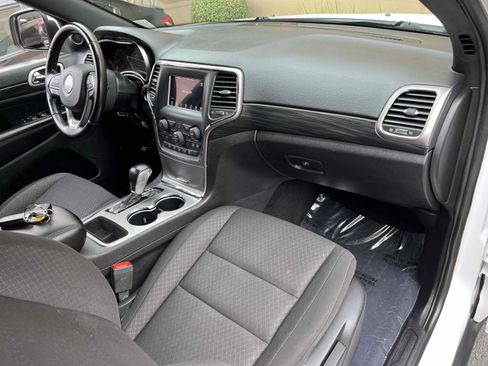 Used 2020 Jeep Grand Cherokee Laredo AWD/4WD image 20