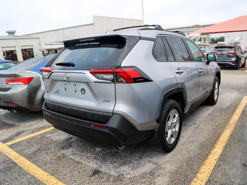 Used 2021 Toyota RAV4 XLE w/ Convenience Package FWD image 8