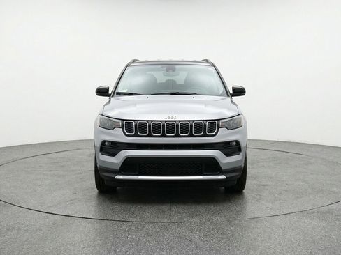 Used 2025 Jeep Compass Limited AWD/4WD image 2