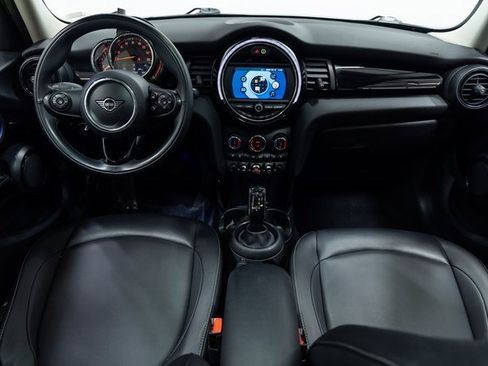 Used 2021 MINI Cooper 4-Door Hardtop image 22