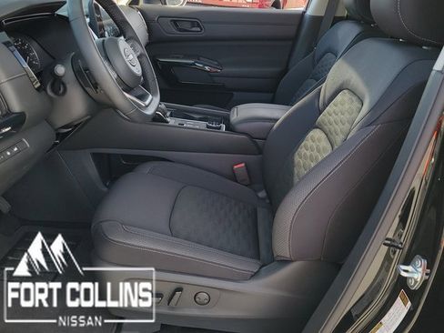 Used 2025 Nissan Pathfinder SV w/ Cargo Package image 6