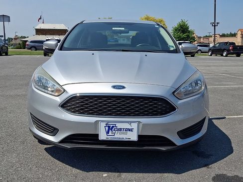 Used 2017 Ford Focus SE FWD image 2