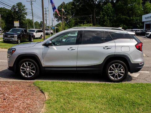 Used 2022 GMC Terrain SLT AWD/4WD image 3