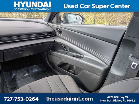 Used 2025 Hyundai Elantra Sport image 16