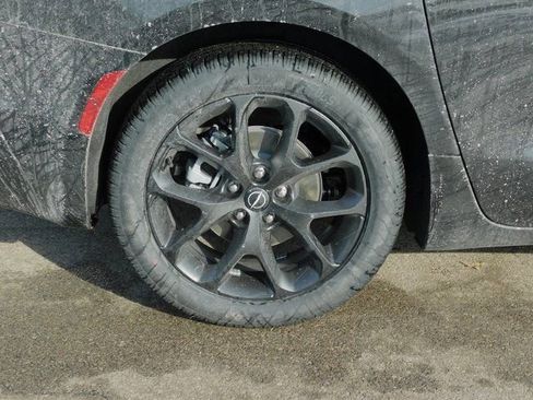 New 2026 Chrysler Pacifica Limited w/ S Appearance Package image 10