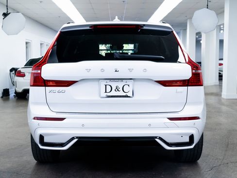 Used 2024 Volvo XC60 T8 Plus image 5